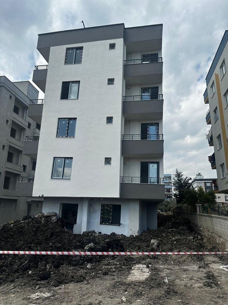 4 katlı yeni bina yan yatmaya başladı! Hızla ekipler sevk edildi... Tedirginlik yaratan görüntü G1