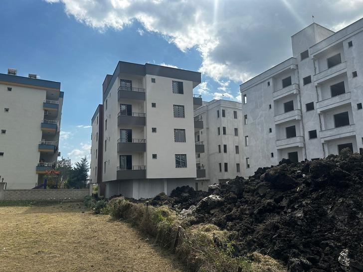 4 katlı yeni bina yan yatmaya başladı! Hızla ekipler sevk edildi... Tedirginlik yaratan görüntü G4