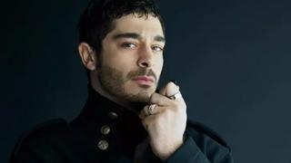 Burak Deniz'in yeni dizisindeki partneri sosyal medyada gündem oldu! Aralarında 15 yaş fark var... 