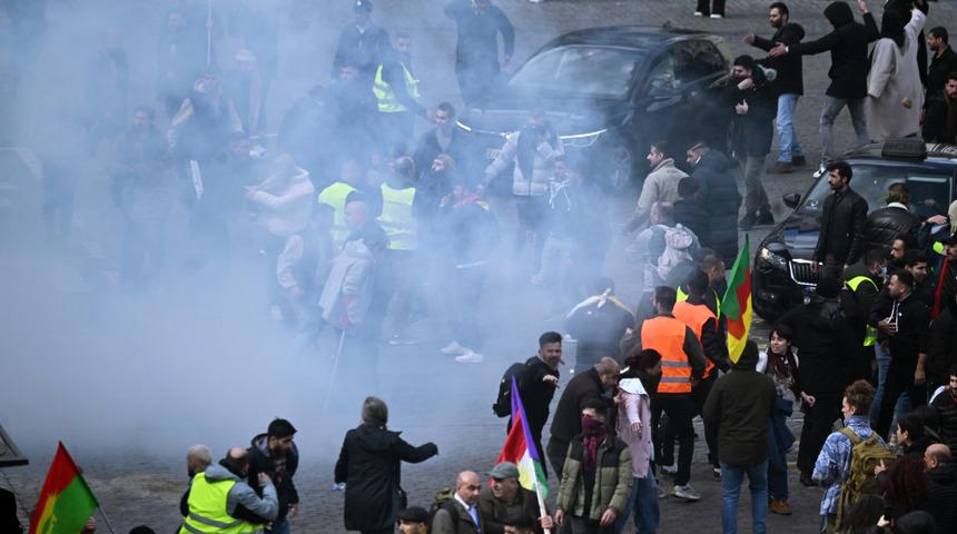PKK yandaşları Avrupa Parlamentosu önünde polise saldırdı! Çevre ülkelerden de geldiler