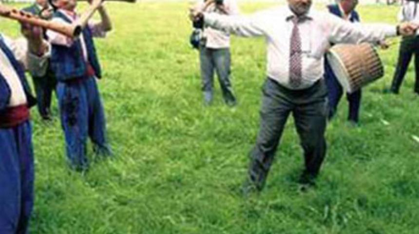 Makam şof&ouml;r&uuml;ne basın kartı