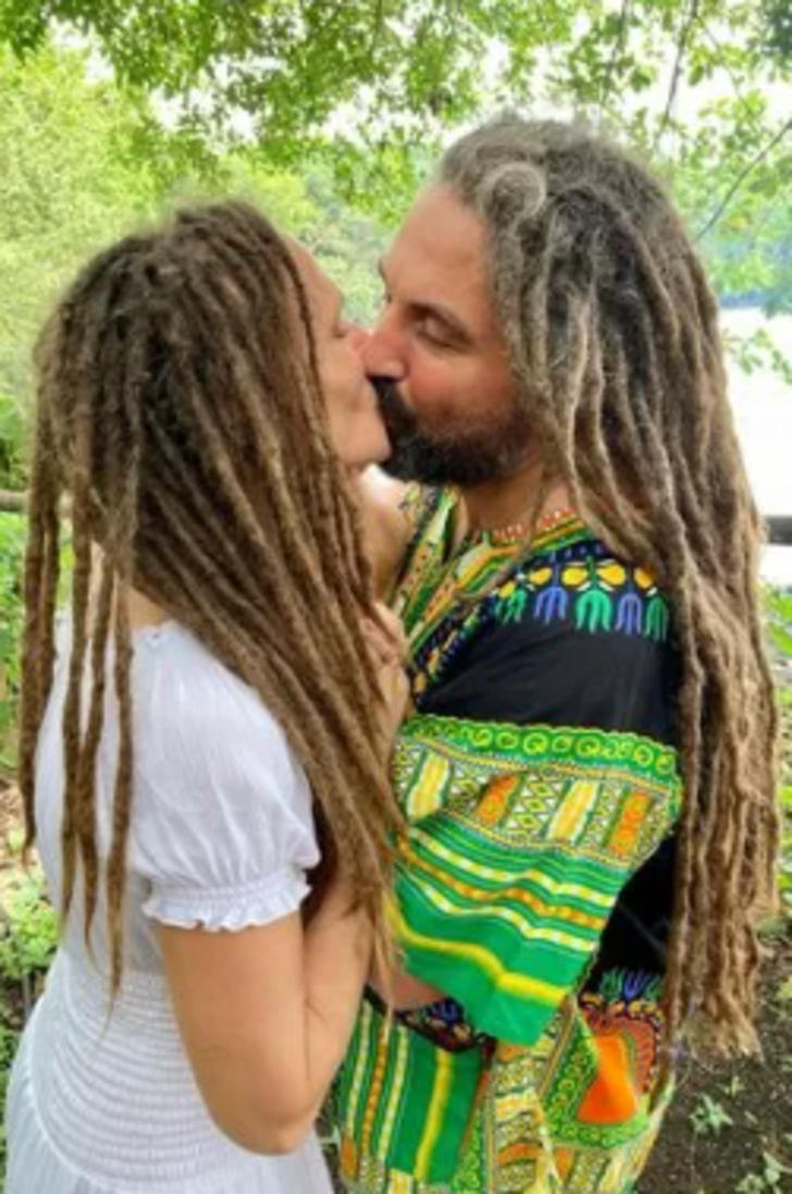 Hiçbir tıbbi yardım almadan okyanusun ortasında kendi kendisine doğum yaptı! Sosyal medyada gündem yaratmayı başadı G3