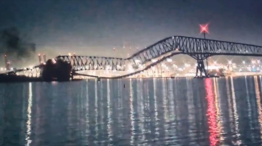 ABD'de facia! Singapur bandıralı gemi köprüye çarptı: Bölgeden ilk görüntüler geldi!