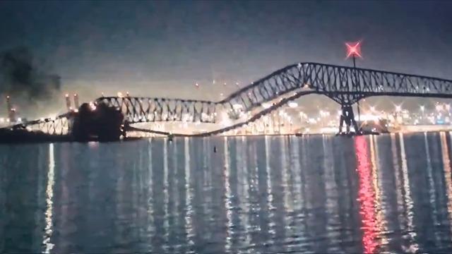 ABD'de facia! Singapur bandıralı gemi köprüye çarptı: Bölgeden ilk görüntüler geldi!