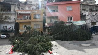 Hatay'da şiddetli rüzgar ve yağış etkili oldu