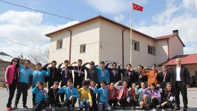 Bu okulun bileği bükülmüyor!