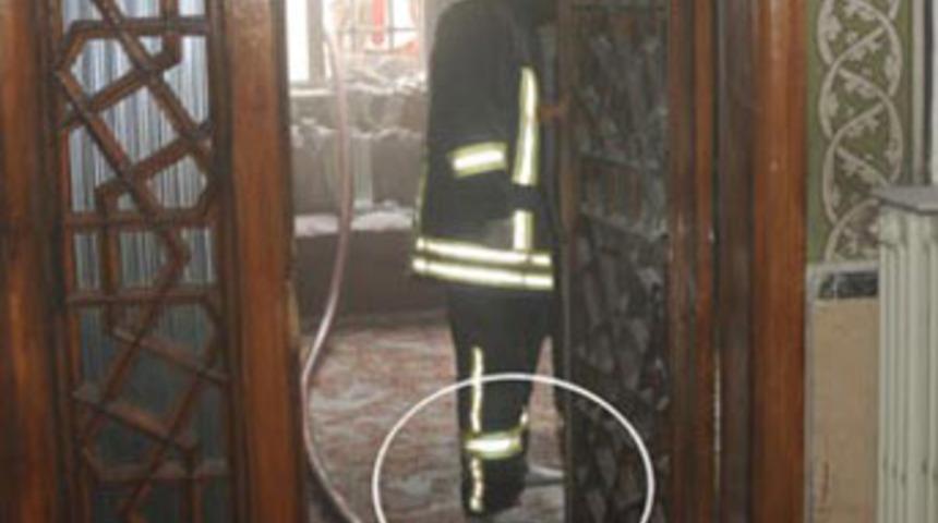 Camide yangın çıktı, itfaiye çizmeleri...