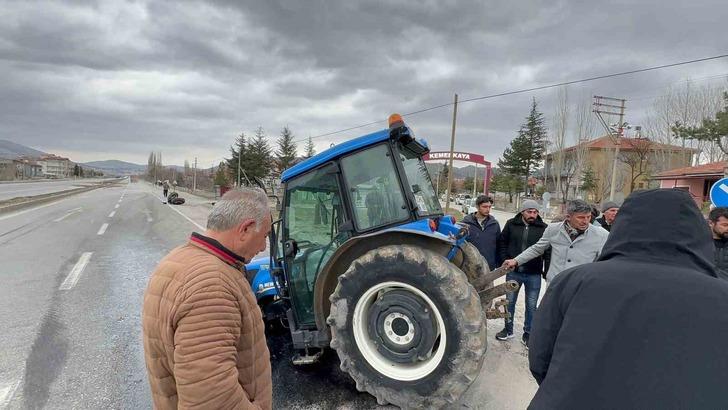 Tırın çarptığı traktörün 2 tekerleği koptu G2