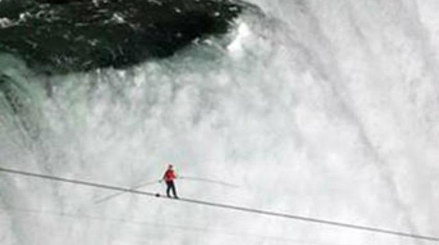 Niagara üstünde yürüdü