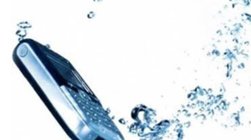 Suya d&uuml;şen telefon nasıl kurtarılır?