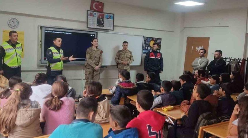 Jandarma suçlulara göz açtırmıyor