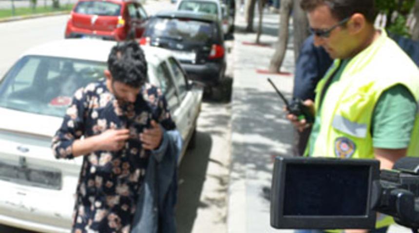 Kadın kılığında sokağa &ccedil;ıkınca...