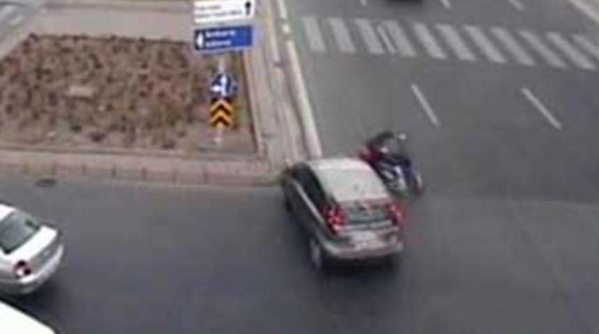 Motosiklet s&uuml;r&uuml;c&uuml;s&uuml; &ouml;l&uuml;mden d&ouml;nd&uuml;!