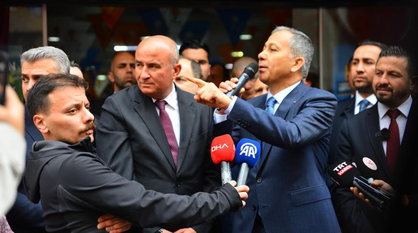 Bakan Yerlikaya'dan suç örgütleriyle mücadele mesajı: Siz uyurken, şafak vaktinde onların kapılarını kıracağız