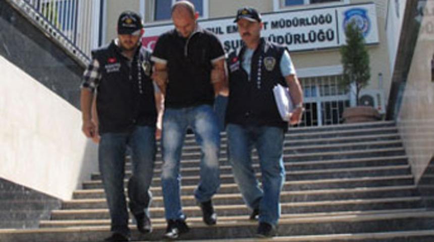 Eşini taciz eden kayınpederini &ouml;ld&uuml;rd&uuml;