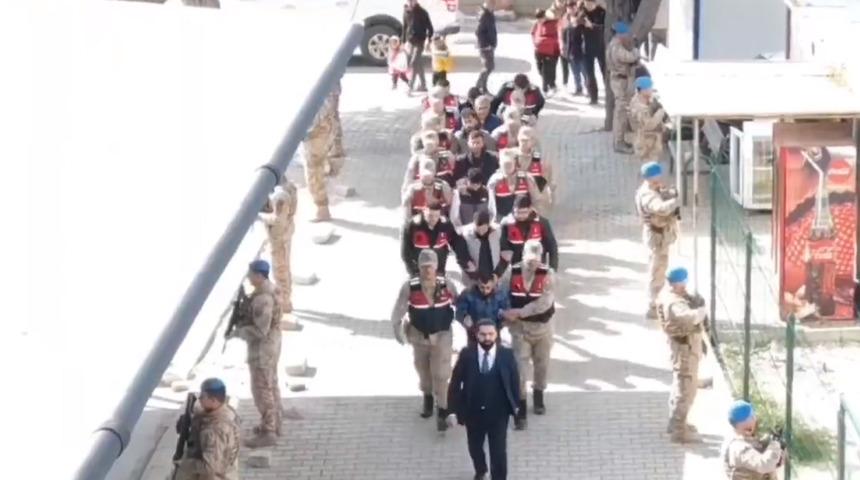 Göçmen kaçakçılarına yeni darbe! "Alevler" çetesi çökertildi, elebaşı yakalandı