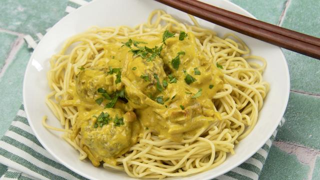 Körili tavuklu makarna tarifi: Körili tavuklu makarna nasıl yapılır?
