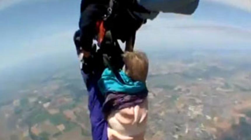 80 yaşındaki paraş&uuml;t&ccedil;&uuml; havada dehşet sa&ccedil;tı!