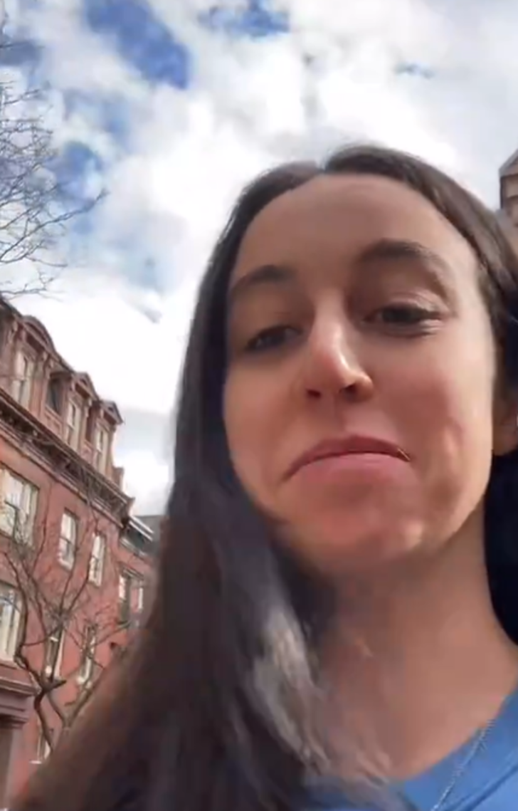 Dört farklı kadın aynı saldırı! Sokakta yürüdükleri sırada tanımadıkları bir adam tarafından yumruklandılar... O anları TikToktan paylaşınca gündem yarattılar G3