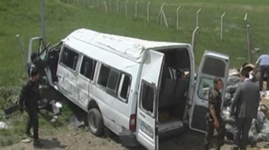 &Ouml;zel harekat polisleri kaza yaptı