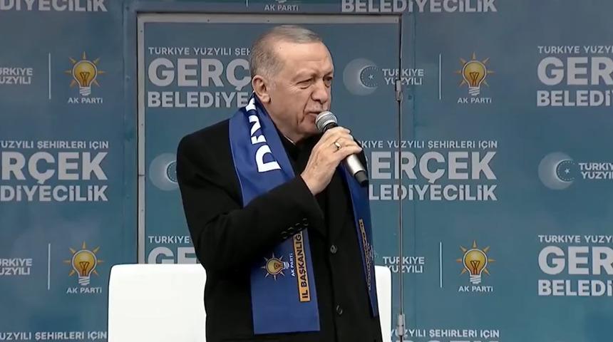Son dakika | Hem CHP'yi hem DEM Parti'yi Diyarbakır'dan hedef aldı! Erdoğan: "Benim Kürt kardeşlerimin iradesini işporta pazarına çıkardılar"