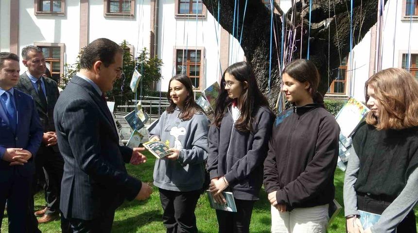 Muğla’da bu bahar ağaçlar kitap açtı