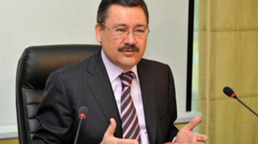 Gökçek: 'Genelevde mi çalışıyorsun?'