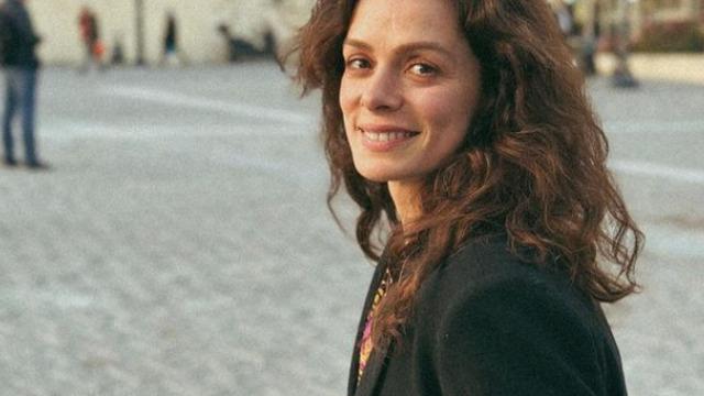 Sandık Kokusu'nun Karsu'su Özge Özpirinçci saçlarını boyattı! Yeni imajı çok beğenildi