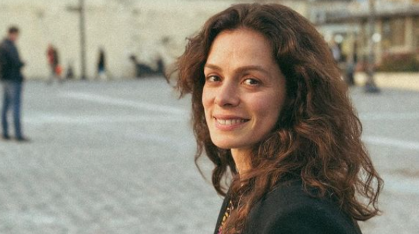 Sandık Kokusu'nun Karsu'su Özge Özpirinçci saçlarını boyattı! Yeni imajı çok beğenildi