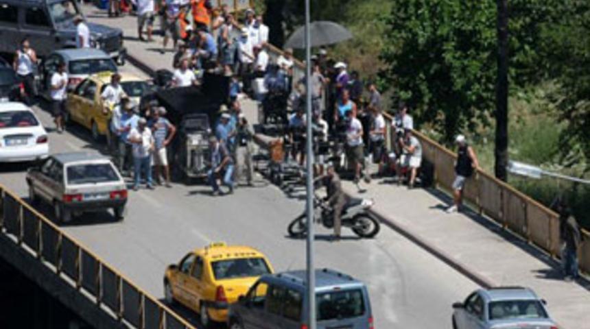 Polis Cumali'yi James Bond setinde aradı