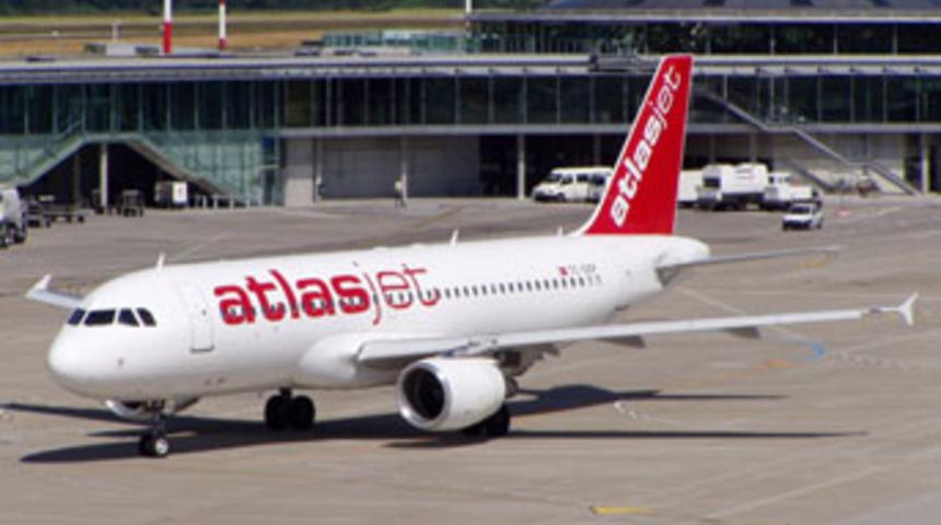 Atlasjet u&ccedil;ağına yıldırım d&uuml;şt&uuml;