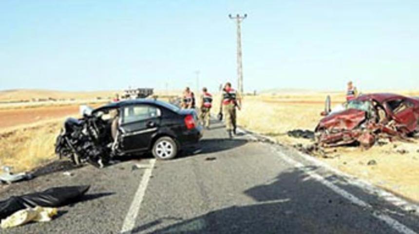 Polisten ka&ccedil;an otomobil kaza yaptı: 3 yaralı