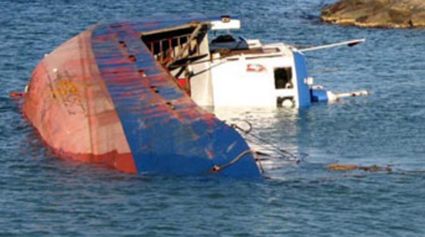 T&uuml;rk gemisi Ege'de alabora oldu: 1 &ouml;l&uuml;