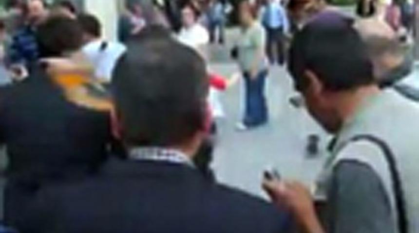 Melih G&ouml;k&ccedil;ek'e yumurtalı protesto!