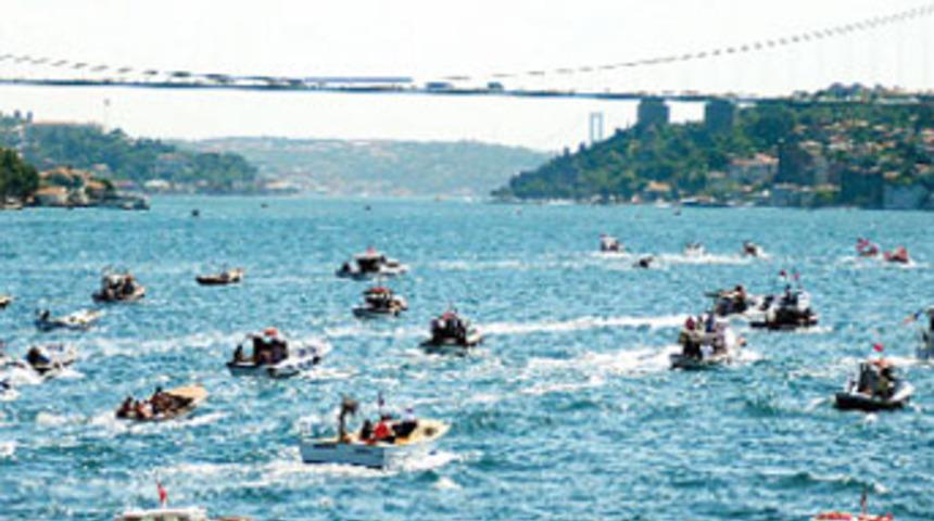 Boğaz'da g&uuml;r&uuml;lt&uuml; yapan teknelere susturucu!