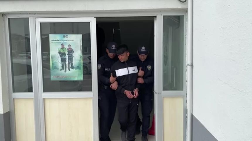 Adana’da 7 suçtan 21 yıl hapis cezasıyla aranan hükümlü polisten kaçamadı