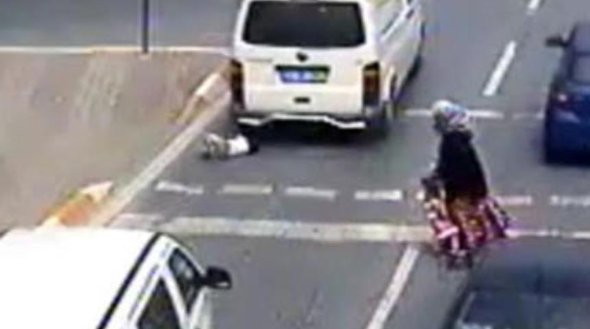 Bu kazayı hafif sıyrıklarla atlattı