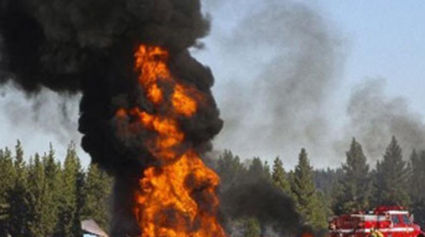 U&ccedil;ak otob&uuml;se &ccedil;arptı: 10 &ouml;l&uuml;!