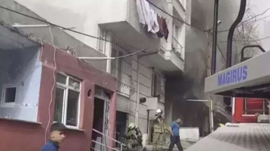 Son dakika! İstanbul'da korkutan dakikalar... Yangın çıktı: 5 katlı binada mahsur kalanlar var