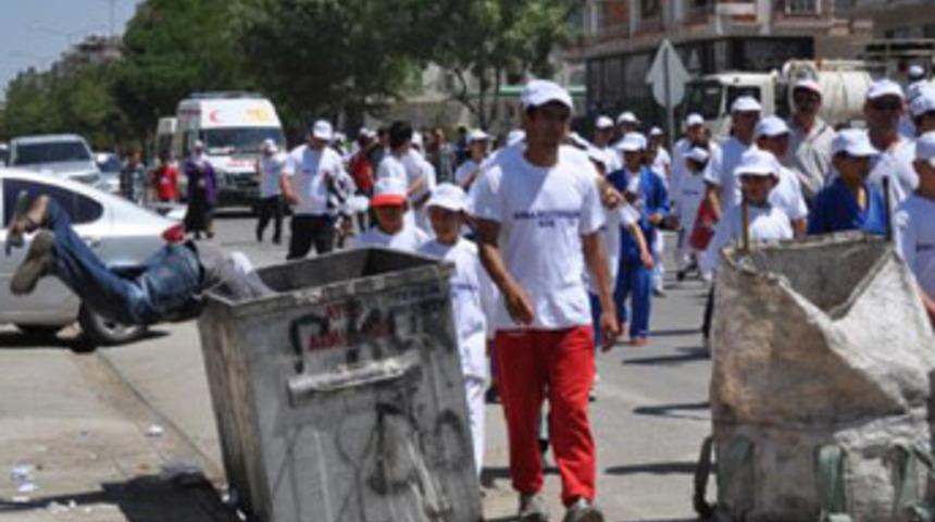 Yaşıtları olimpik yürüyüşte, o çöpte!