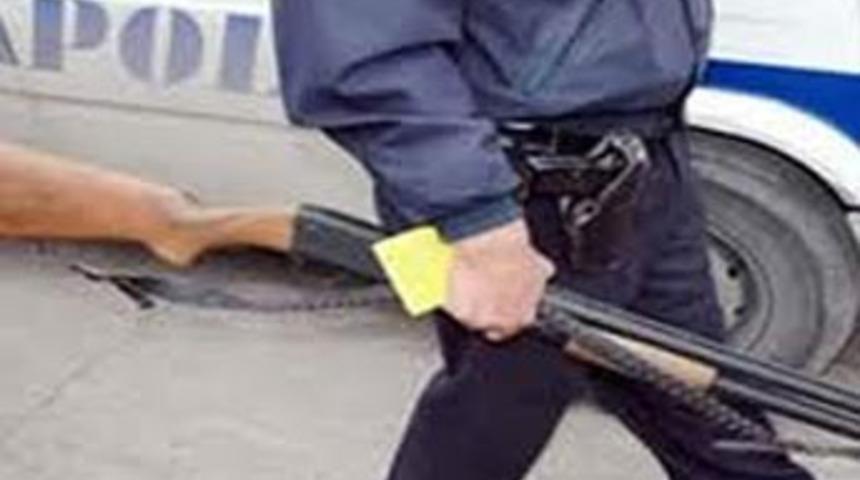 Ağa&ccedil;taki oğlunu sincap sanıp &ouml;ld&uuml;rd&uuml;