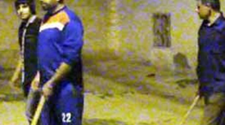 PKK'lılar sokakta dolaşıyor