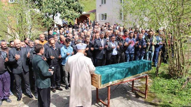 Trabzon’da isale hattındaki göçükte hayatını kaybeden işçilerden İbrahim Keskin son yolculuğuna uğurlandı