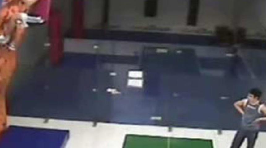 Tırmanma duvarı Mert'in hayatını karartı!