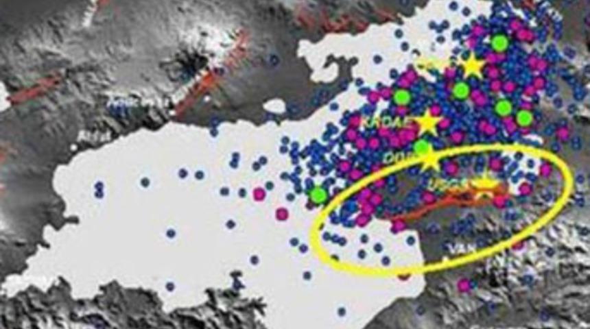 Deprem Van G&ouml;l&uuml;'n&uuml;n şeklini değiştirdi