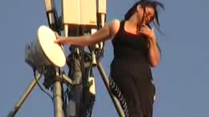 Otel çatısında intihar şov