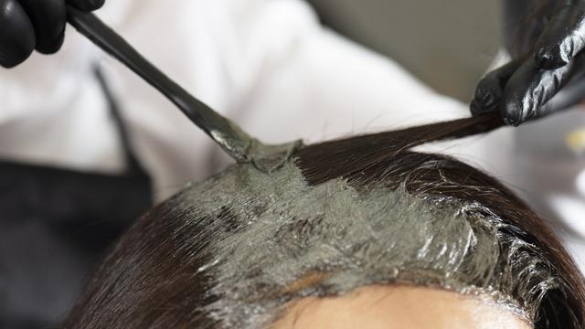 Oruçluyken makyaj yapılır mı, oruçluyken saç boyanır mı? Makyaj yapmak ve saç boyamak orucu bozar mı?