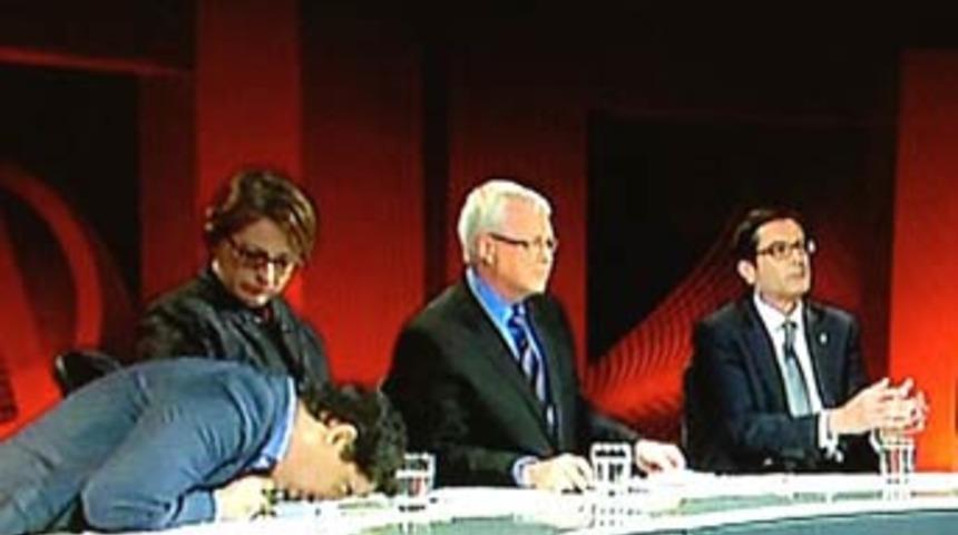 Canlı yayında bayıldı!