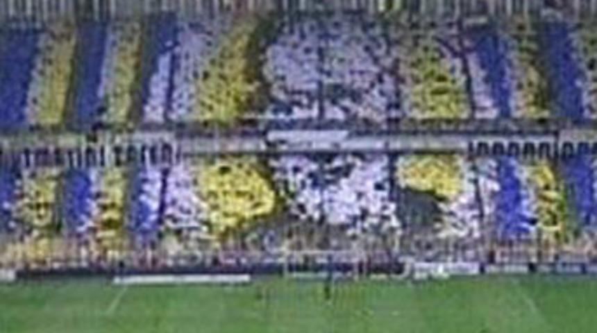 Aziz Yıldırım tribünlerde