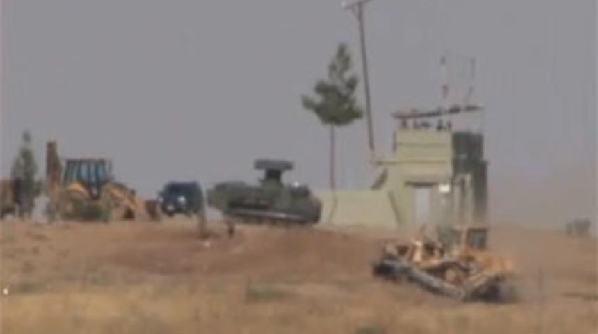 Sınırda f&uuml;zeler i&ccedil;in mevzi kazılıyor!